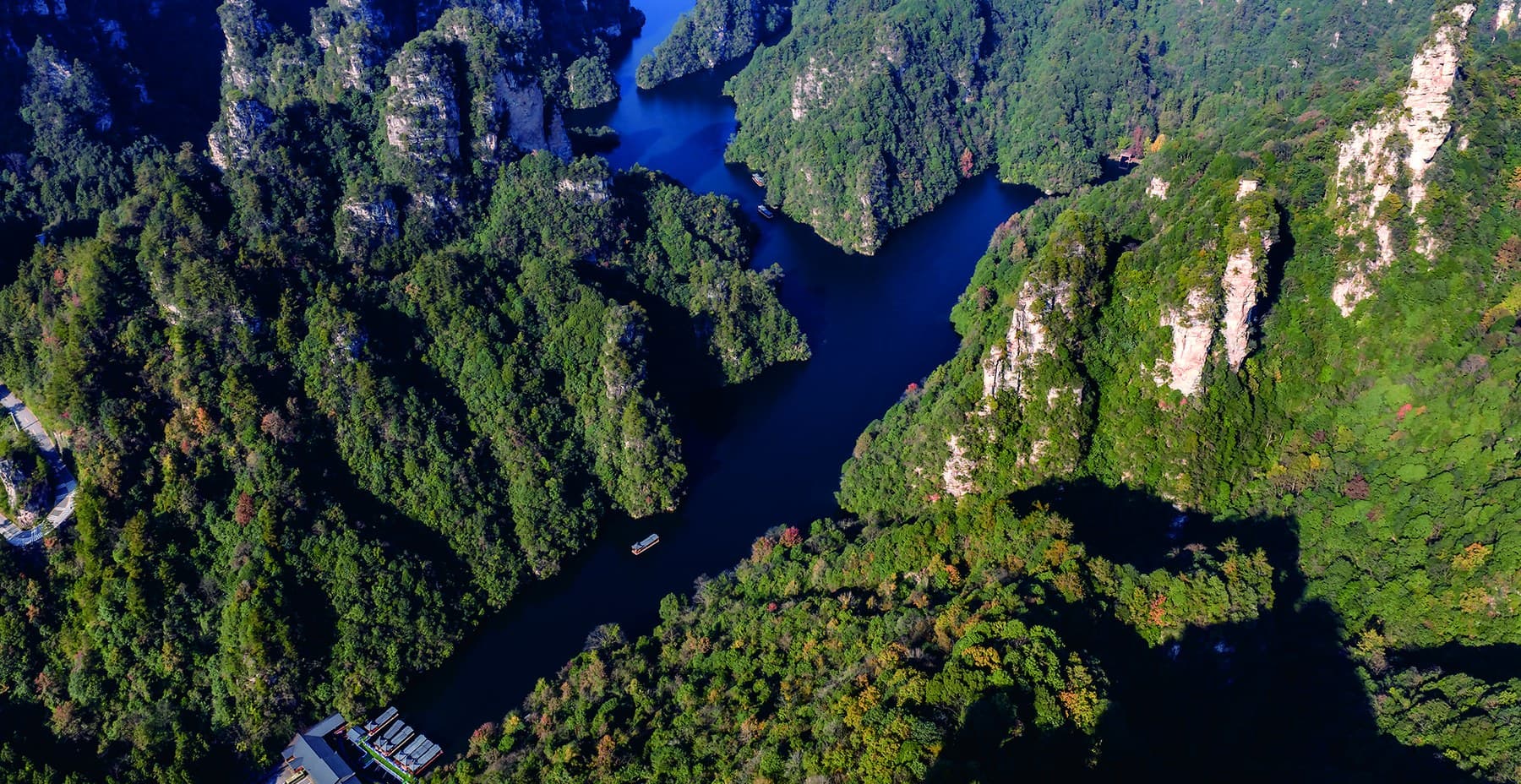Baofeng Lake between forested cliffs